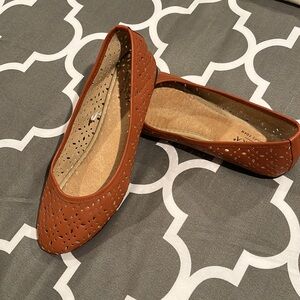 NEW Women’s Serra Size 10 Tan Slipper